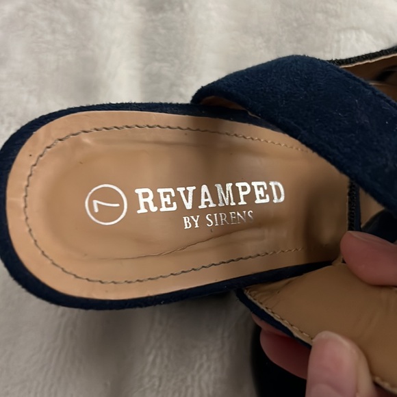 Navy Blue Block heels - Picture 3 of 3